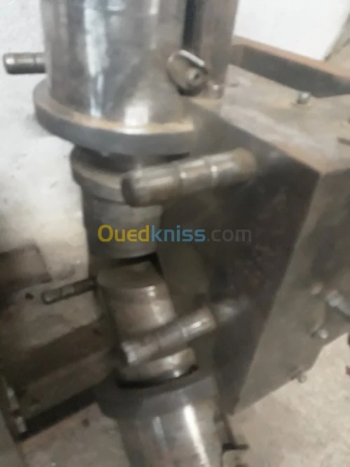 Machine injection plastique 