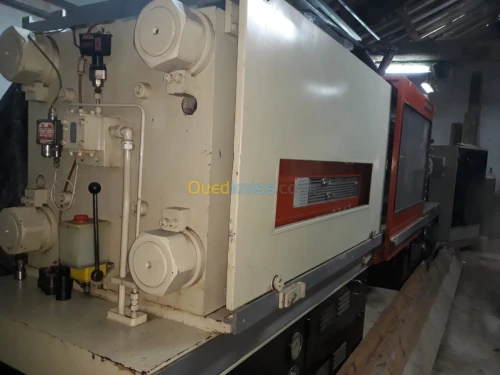 Machine injection plastique 