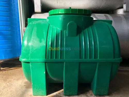 Citerne d'eau en plastique