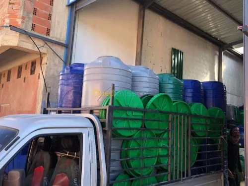 Citerne d'eau en plastique