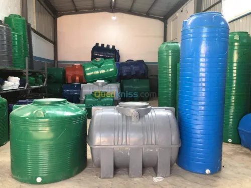 Citerne d'eau en plastique