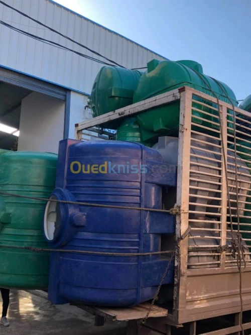 Citerne d'eau en plastique