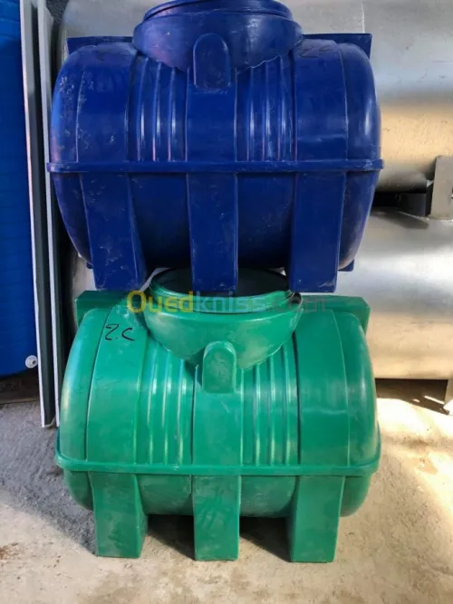 Citerne d'eau en plastique