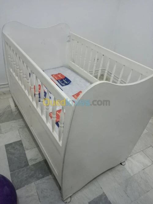 Lit pour bébé avec matelas