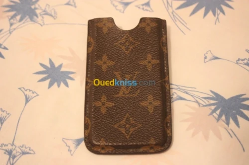 LOUIS VUITTON POCHETTE