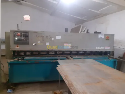 DECOUPAGE ET EMBOUTISSAGE DE METAL    