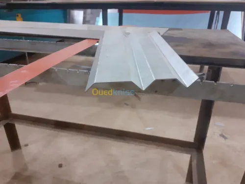 DECOUPAGE ET EMBOUTISSAGE DE METAL    