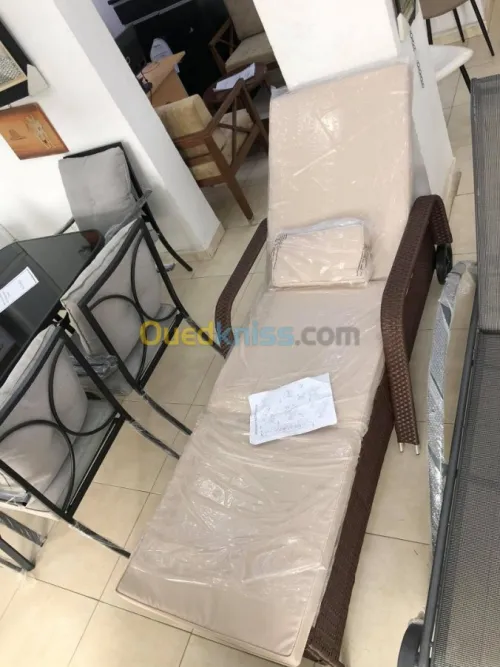 CHAISE LONGUE EN OSIER AVEC ROULETTE IMPORTATION MALAISIE 