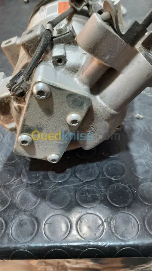 COMPRESSEUR CLIM VALEO RENAULT