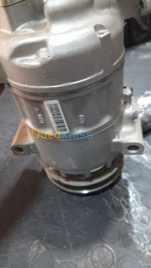 COMPRESSEUR CLIM VALEO RENAULT