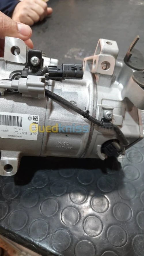 COMPRESSEUR CLIM VALEO RENAULT