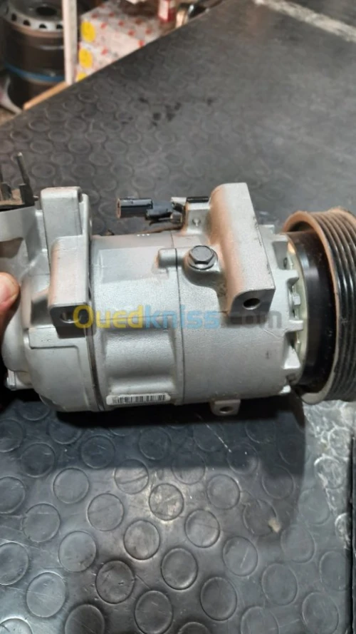 COMPRESSEUR CLIM VALEO RENAULT