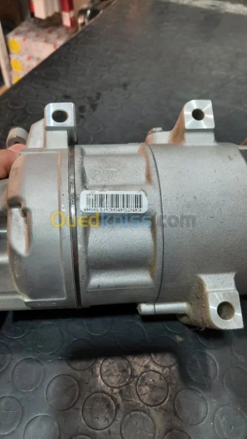 COMPRESSEUR CLIM VALEO RENAULT