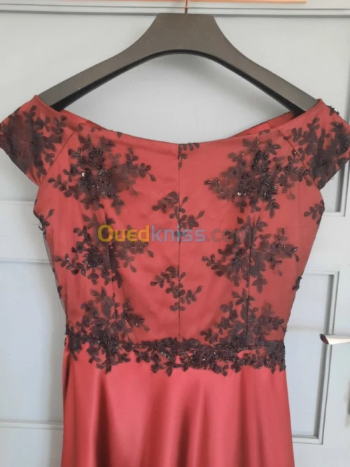 Robe de soirée longue en dentelle 