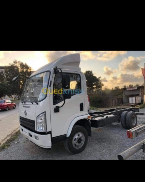 Shacman 2.450 tonne  Châssis nu x9