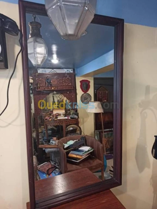 Miroir  américain en bois très sobre