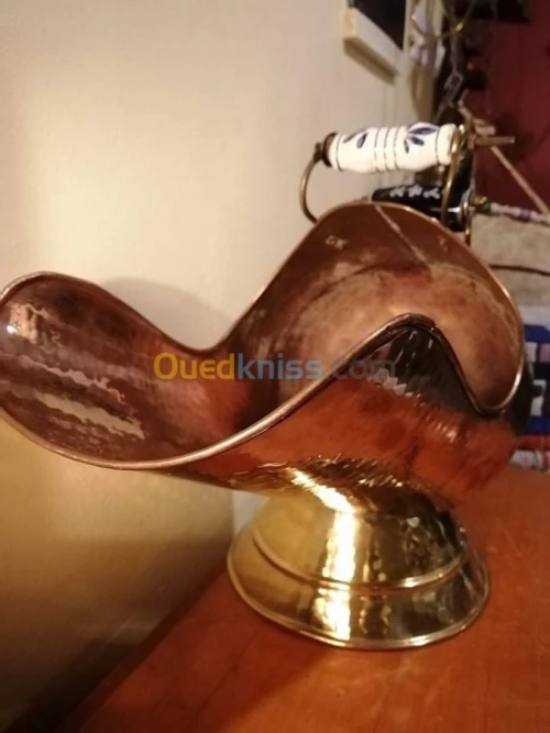 Seau à charbon en cuivre et porcelaine