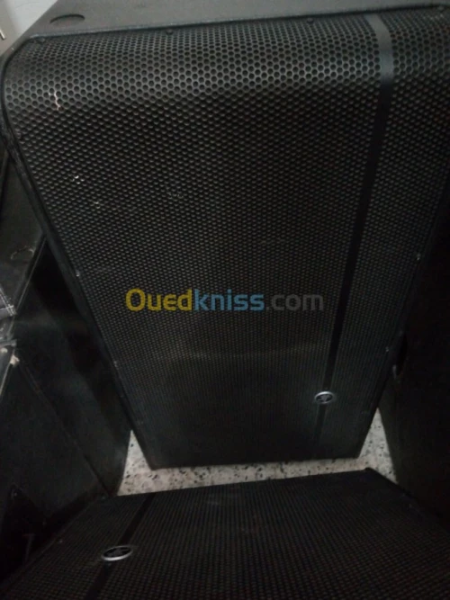 En vente  enceinte Mackie 1531 bon eta
