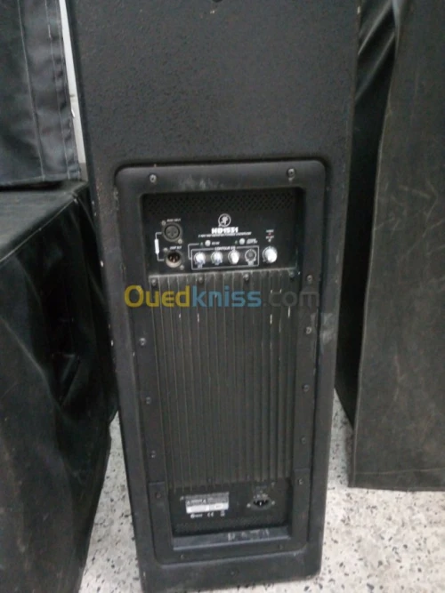 En vente  enceinte Mackie 1531 bon eta