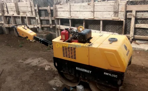 Compacteur a main جديد