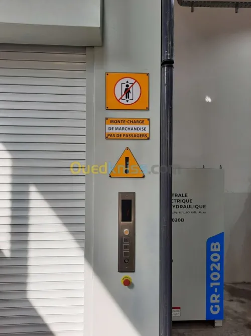 Montecharge marchandise hydraulique fabrication sur mesure - GRAVITY ALGERIE - interne ou externe