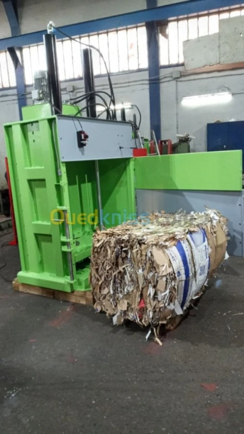 Presse  hydraulique de mise en balle