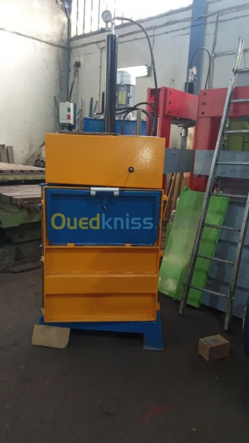 Presse  hydraulique de mise en balle