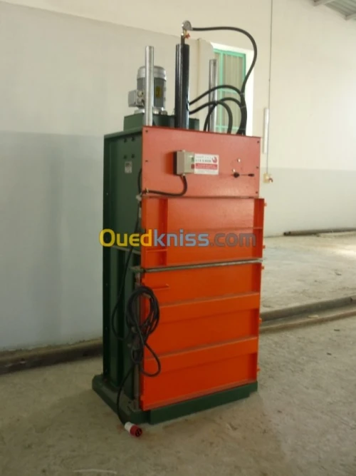 Presse  hydraulique de mise en balle