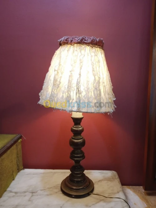 Lampe bois avec chapeau 