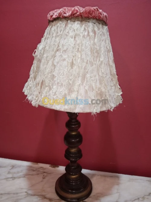 Lampe bois avec chapeau 