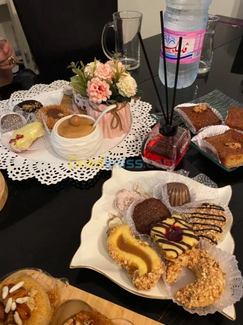 gâteau oriental occidental et pâtes 