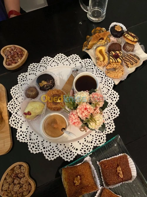 gâteau oriental occidental et pâtes 
