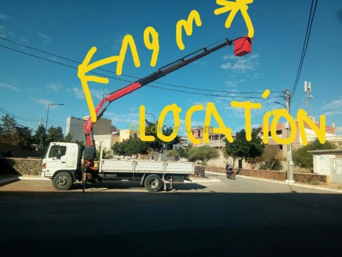 Camion grue ,nacelle Hino 500