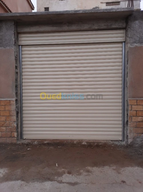 Rideau et porte automatique