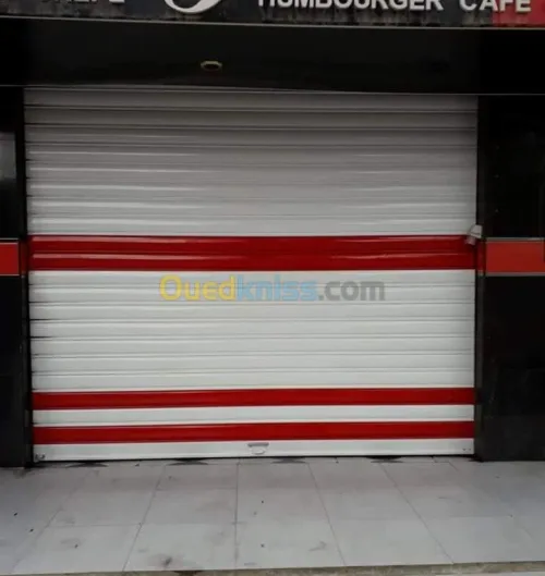 Rideau et porte automatique