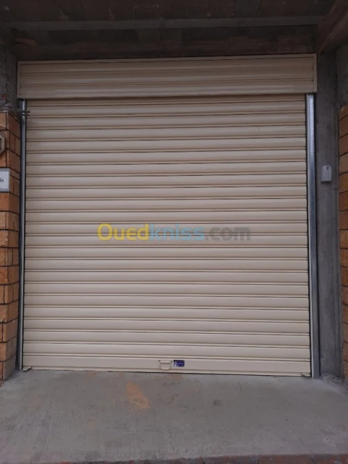 Rideau et porte automatique