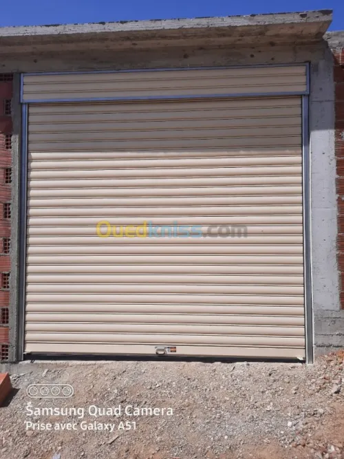 Rideau et porte automatique