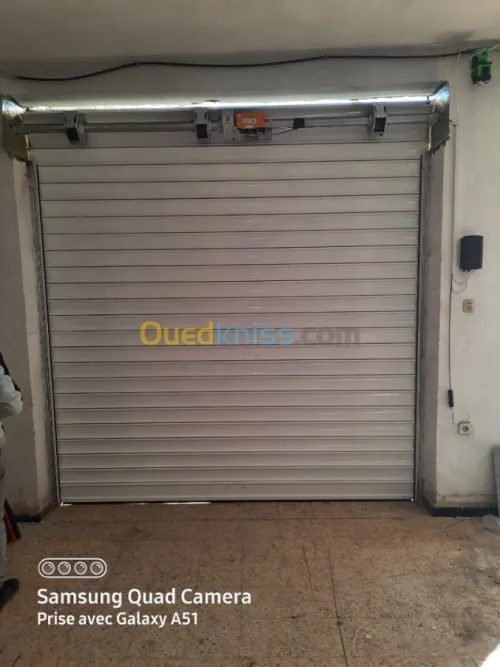 Rideau et porte automatique