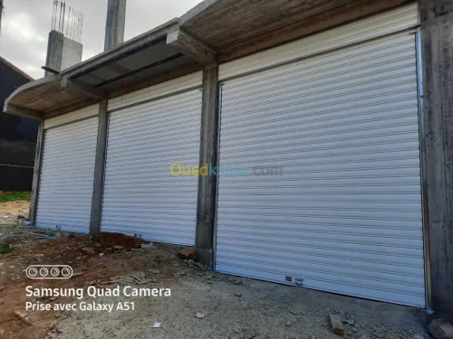 Rideau et porte automatique