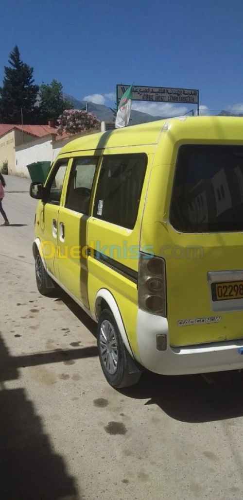 Gonow minibus