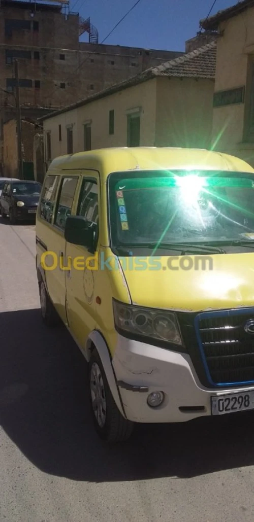 Gonow minibus
