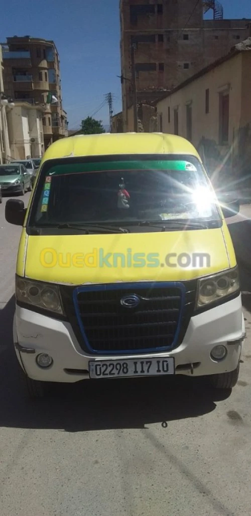Gonow minibus