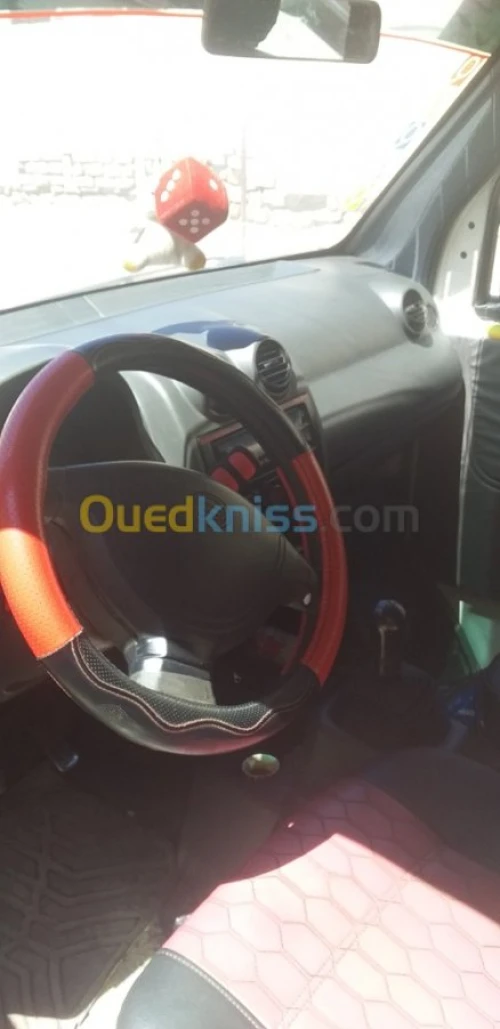 Gonow minibus