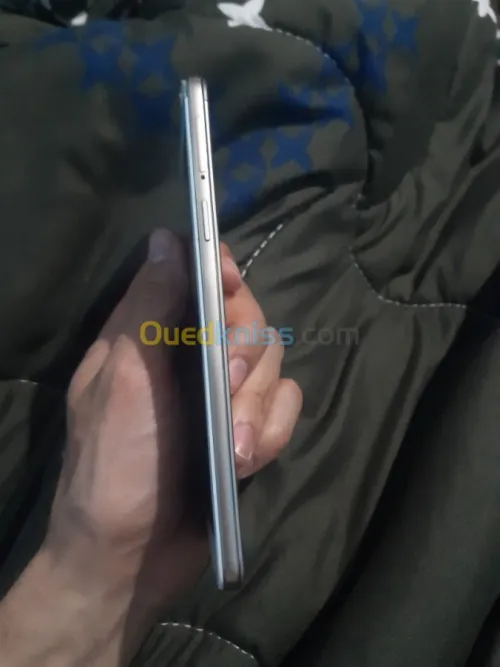 Oppo F1s