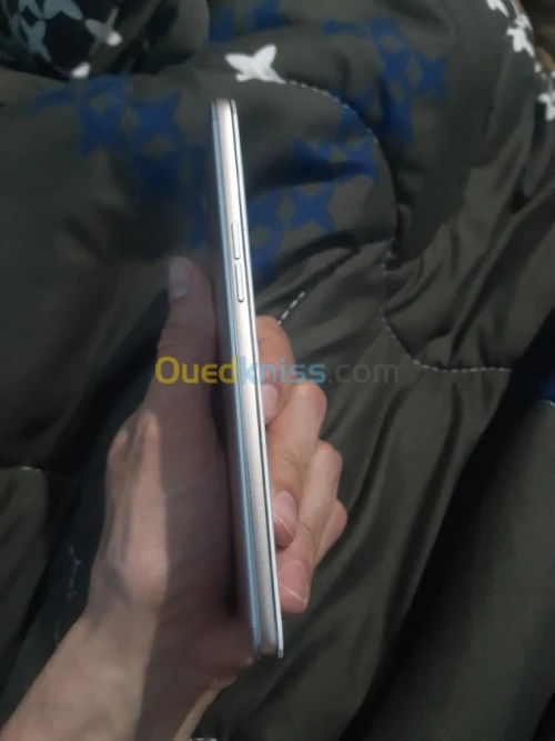 Oppo F1s