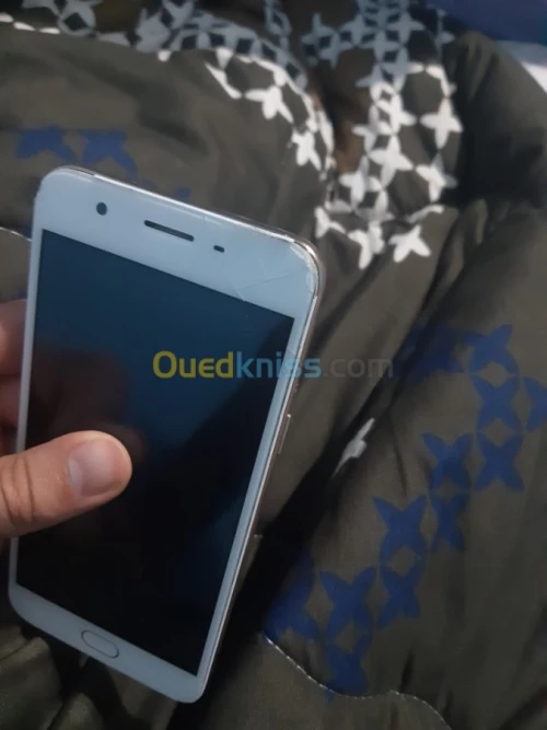 Oppo F1s