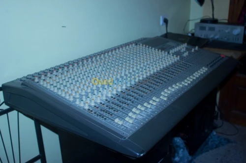 Table De Mixage TASCAM m2524