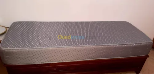 04 canapés coffret et un lit adulte  