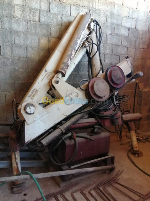 Grue 5 tonnes  Grue 5 tonnes 