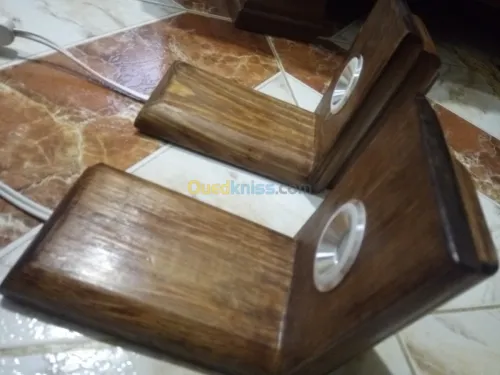 vieuse de chambre fixer au mur
